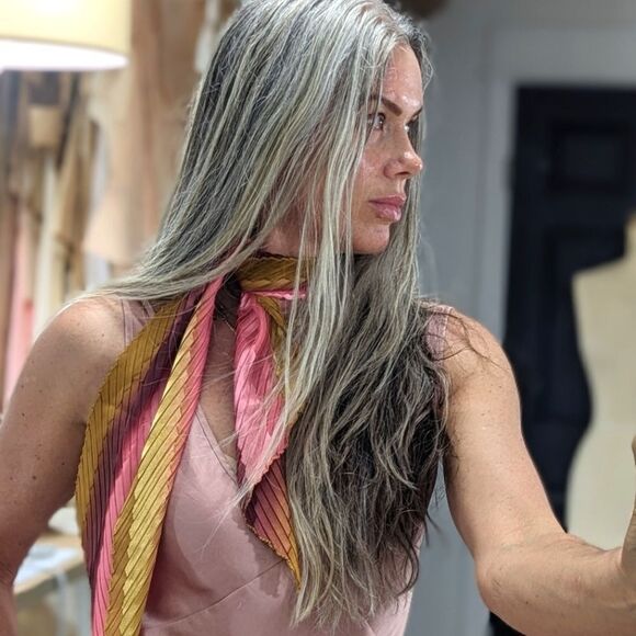 Prettiest Vintage Neck Scarf - Picture 1 of 5
